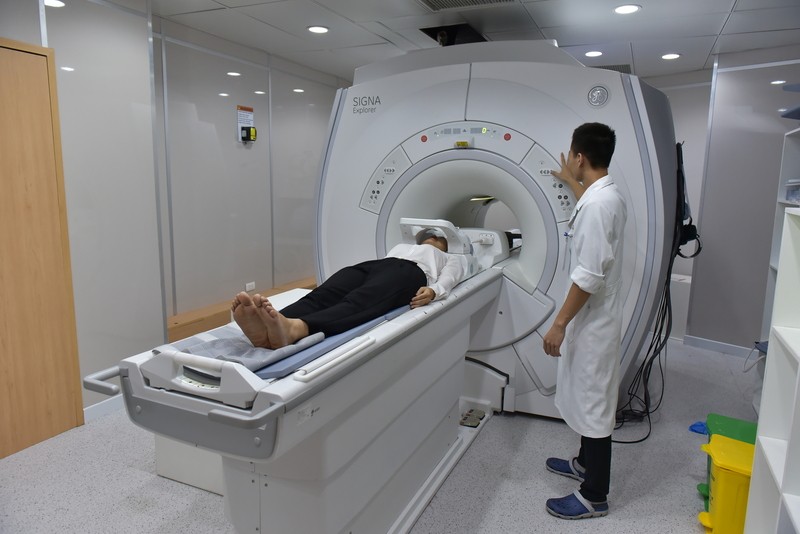  MÃ¡y chá»¥p MRI sáº½ táº¡o ra há»‡ tá»« trÆ°á»ng máº¡nh