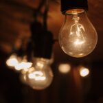Dây tóc bóng đèn sợi đốt được làm bằng gì