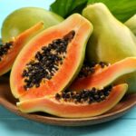 Ly sinh tố đu đủ cung cấp vitamin A tăng cường hệ miễn dịch