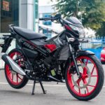 Suzuki Satria 2022 với thiết kế đèn pha và xi nhan tích hợp gọn gàng