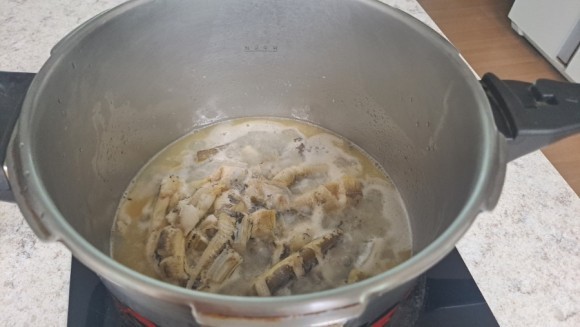 Hình ảnh nồi canh lươn chuối đậu nóng hổi, thơm ngon, thể hiện sự hấp dẫn của món ăn đặc trưng của miền Bắc