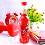 Hình ảnh lon nước Sting dâu và Sting vàng, thể hiện rõ nhãn hiệu và màu sắc đặc trưng