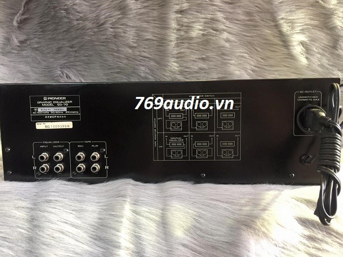 Mặt sau Equalizer Pioneer SG-70