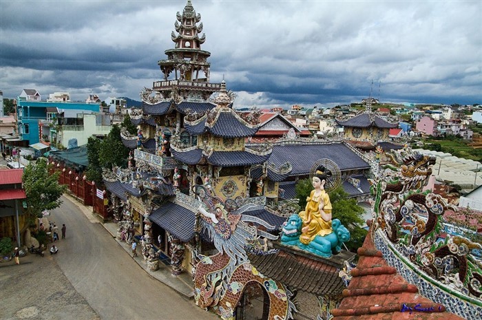 chua-linh-phuoc-ngoi-chua-ve-chai