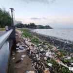 Rác thải tràn lan trên bờ kè biển Tây, Rạch Giá gây ô nhiễm môi trường nghiêm trọng
