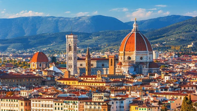 Thành phố Florence lấp lánh dưới ánh nắng hè