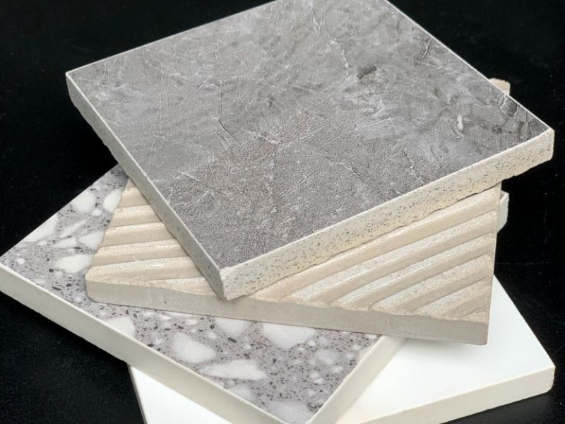 Chọn gạch ốp tường vân đá có bề mặt phù hợp