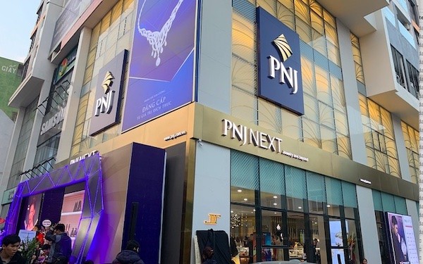 Mua vàng tại cửa hàng uy tín
