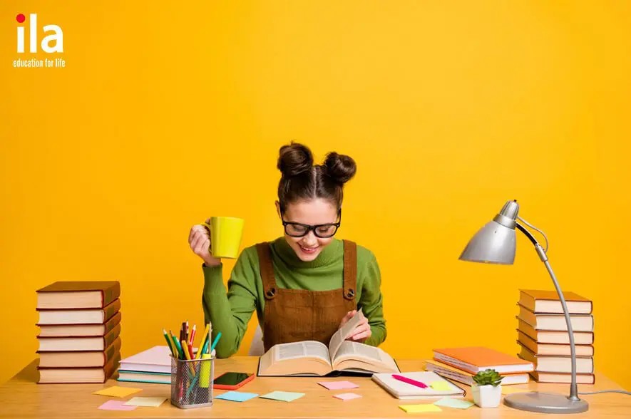 Ảnh minh họa các mẫu câu giao tiếp với come