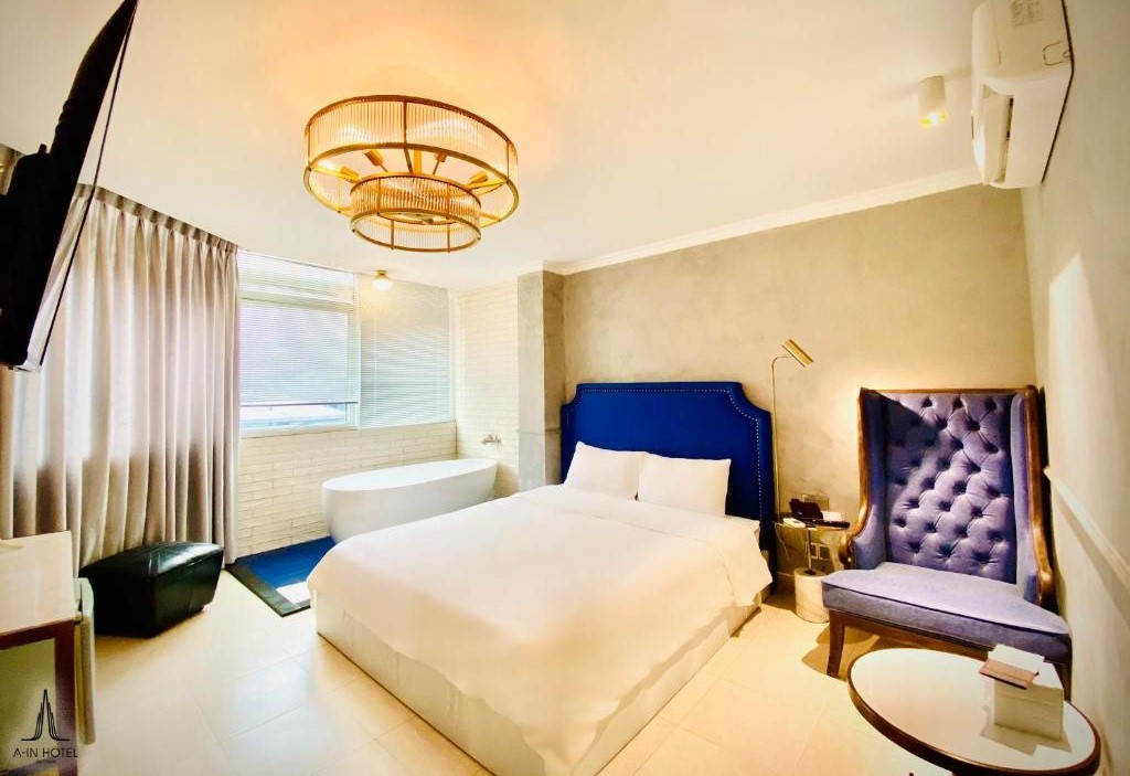 A In Hotel Del Luna