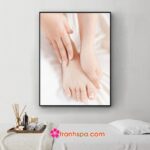 Mẫu tranh treo tiệm nail hình ảnh bàn chân và tay đẹp