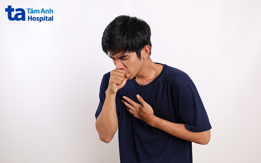 Người bị viêm phế quản có thể trải qua những cơn ho kéo dài