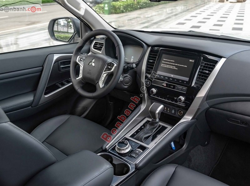 Nội thất rộng rãi và tiện nghi của Mitsubishi Pajero Sport