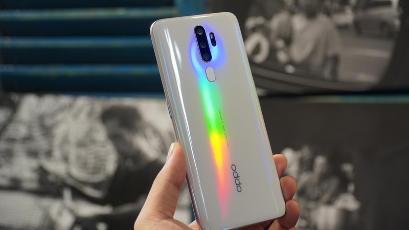 Oppo A5 2020 Thiết kế mặt lưng chuyển màu