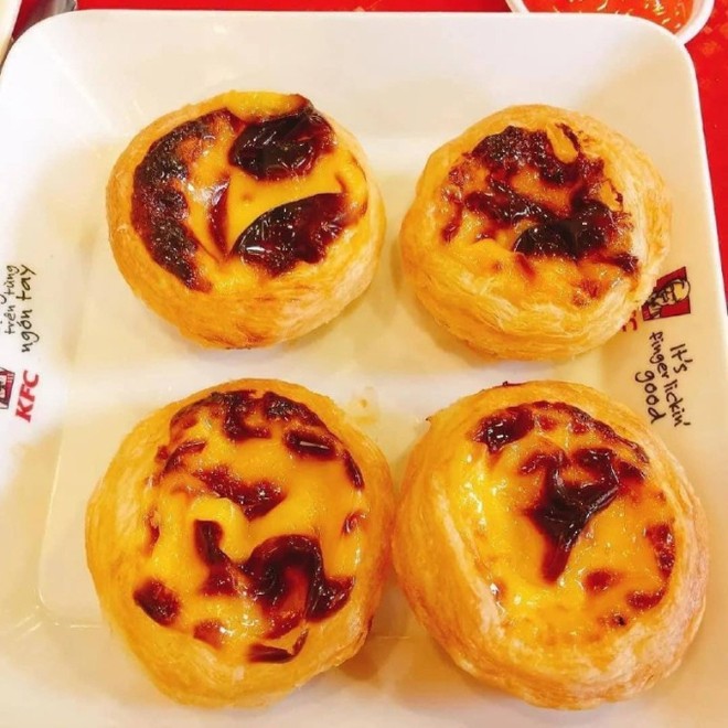 Bánh tart trứng KFC với lớp vỏ vàng ruộm hấp dẫn