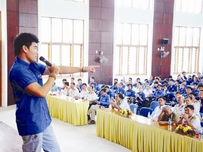 Táº¡ Quang Tháº¯ng (Ä‘i Ä‘áº§u) trong HÃ nh trÃ¬nh TÃ u khÃ´ng sá»‘ do T.Æ¯ ÄoÃ n tá»• chá»©c
