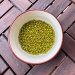 Chuẩn bị nguyên liệu làm giá đỗ bằng khăn