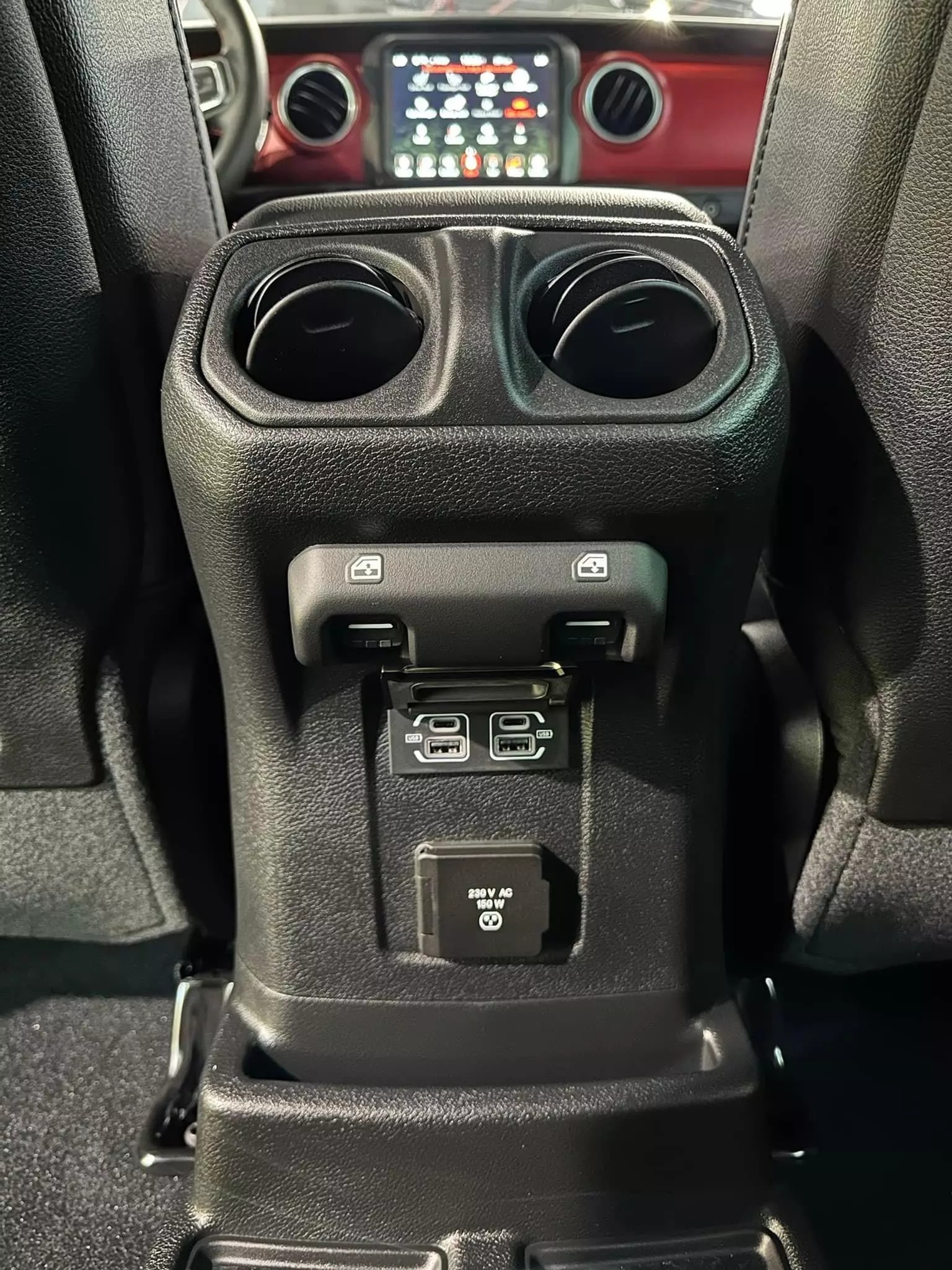 Trang bá»‹ Jeep Wrangler.