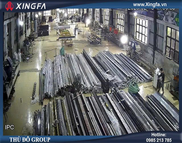 Máy móc hiện đại trong nhà máy sản xuất cửa nhôm Xingfa