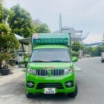 alt text: Xe tải bán thức ăn nhanh với thiết kế hiện đại