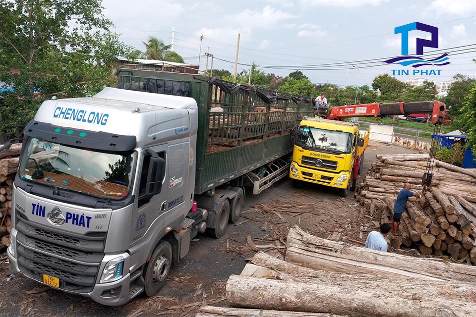 Hình ảnh xe tải 30 tấn thùng kín, dịch vụ cho thuê xe tải 30 tấn tại Xe Tải Mỹ Đình.