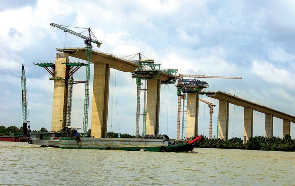 Biển báo công trường thi công trên tuyến cao tốc Bến Lức - Long Thành