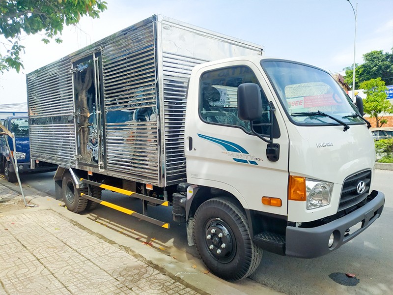 Hyundai New Mighty 110S medium-duty truck