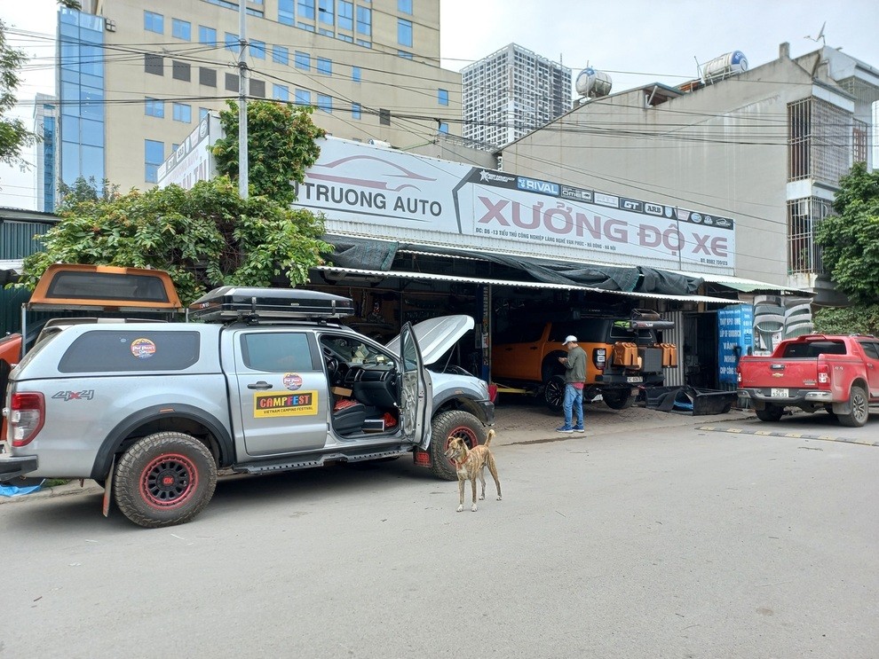 Thợ độ xe hóa xế cũ thành nhà đi phượt không ngơi tay mùa Covid-19 - 1