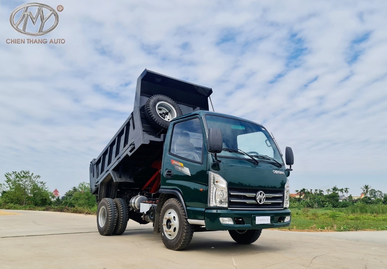 Camion benne Chiến Thắng 3.48 tonnes robuste, grande benne, adapté aux chantiers de construction de taille moyenne et petite.