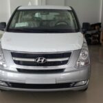 Đầu xe Hyundai Starex bán tải 2016 với lưới tản nhiệt mạ crom hài hòa