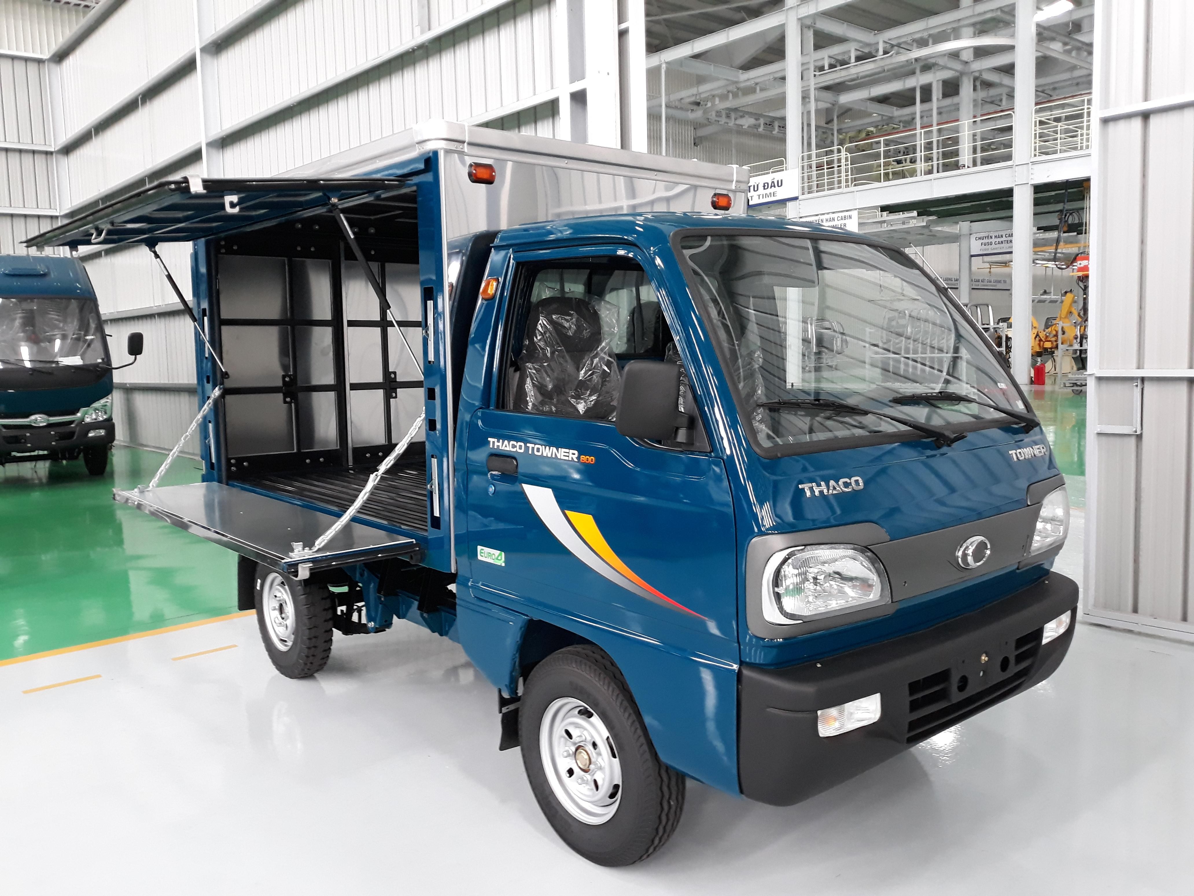 Xe tải Thaco Towner 800 thùng cánh dơi bán hàng lưu động