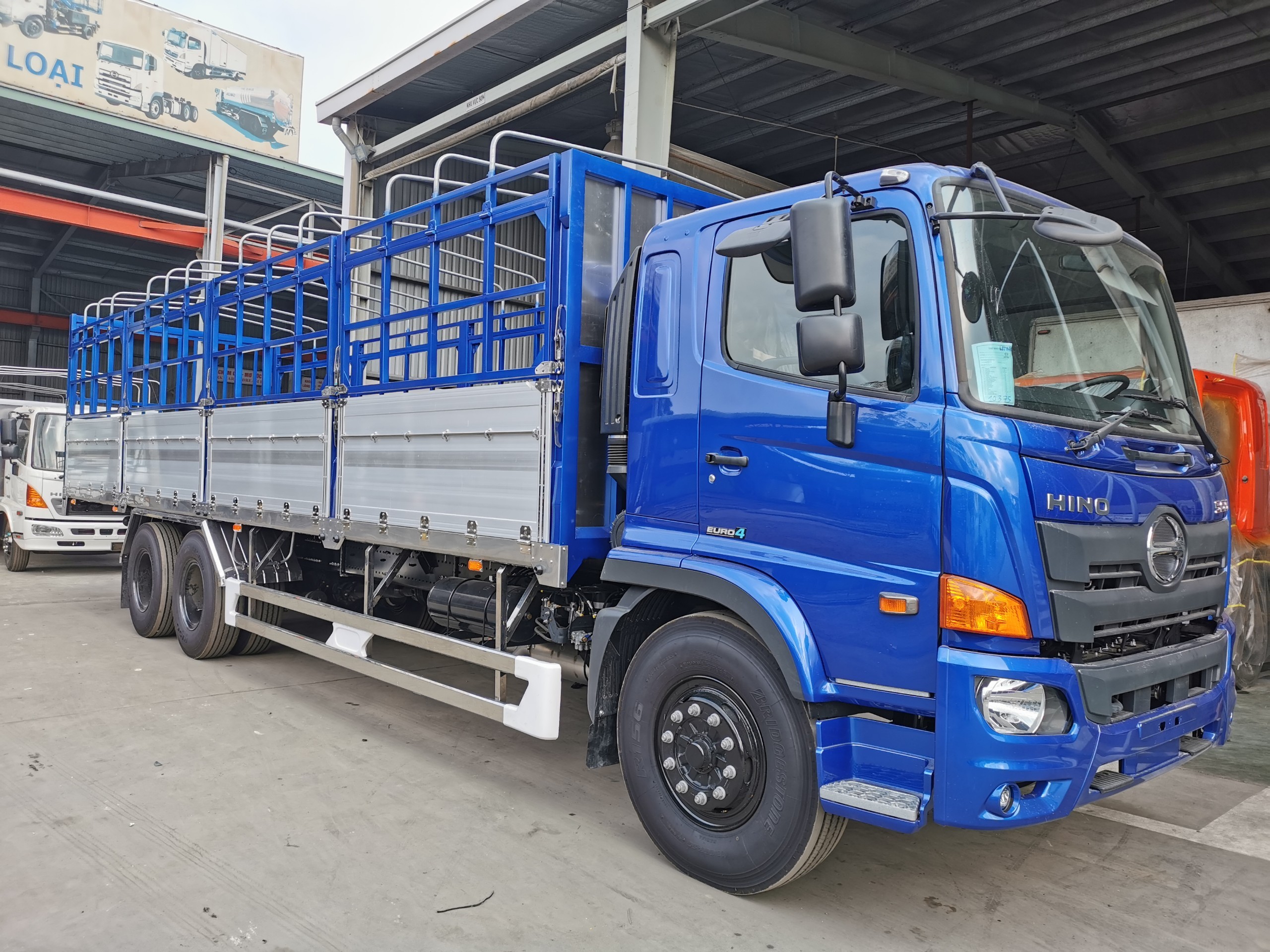 Aluminium zeilbak van de Hino FL8JW7A vrachtwagen, geproduceerd door Xe Tải Mỹ Đình, die kwaliteit en duurzaamheid garandeert