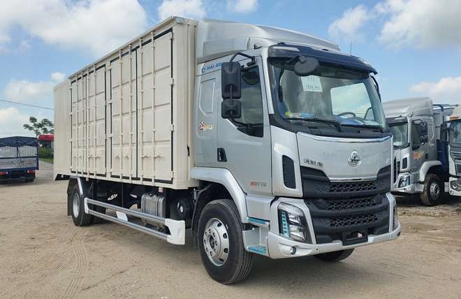 Xe Tải Trung 9.3 Tấn Chenglong M3 170Hp Thùng Kín Container 7m4 Cửa Hông 4 Cánh