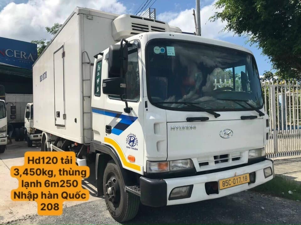 Camião Hyundai HD120 5 toneladas usado, modelo de 2008, com toldo
