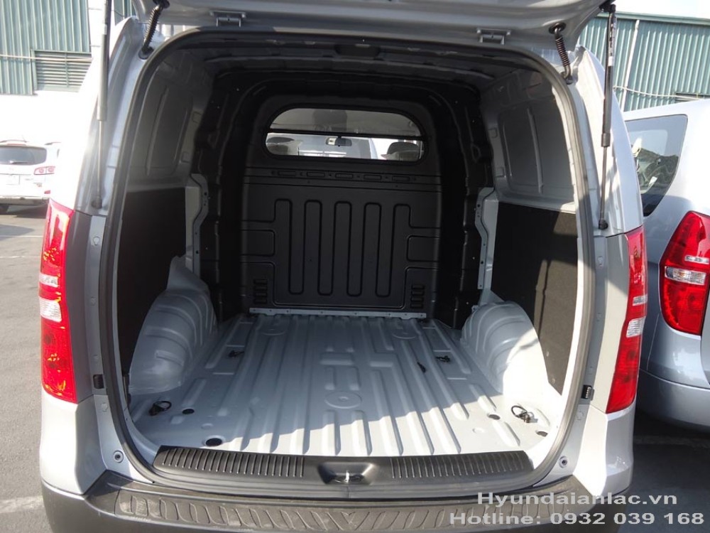 Hàng ghế thứ hai trên xe Hyundai Starex bán tải 2016