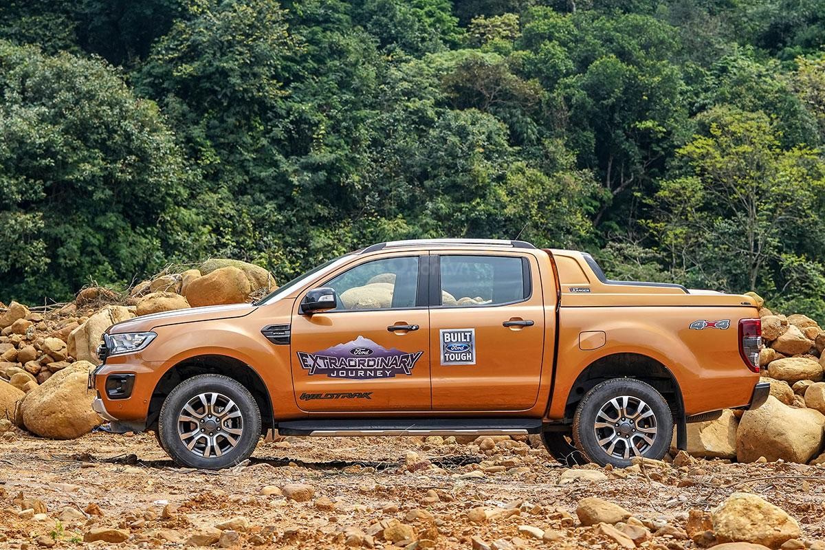 Visão geral do design lateral robusto do Ford Ranger Wildtrak 4x4 2019