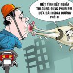 Hình ảnh người đàn ông phun nước bọt từ xe máy