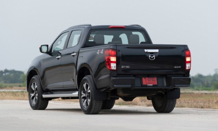 Alt text:  Mazda BT-50 3.0 SP 6AT 4x4 góc nhìn bên hông OS_CAR S-8