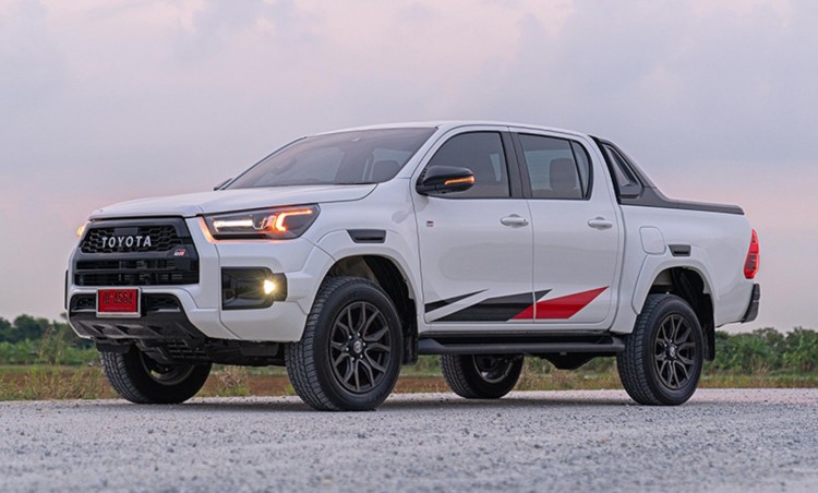 토요타 하이럭스 레보 더블캡 2.8 GR Sport (Hi-Floor) 6AT 4x4의 모습