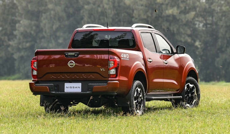 Alt text: Nissan Navara VL 2.3 Twin-Turbo 7AT 4x4  góc nhìn phía trước OS_CAR S-3