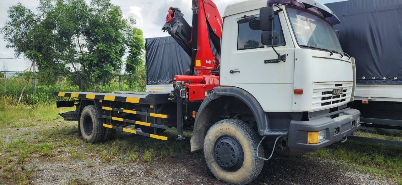 Xe cứu hộ Kamaz 4x4 cẩu gấp 6.2 tấn