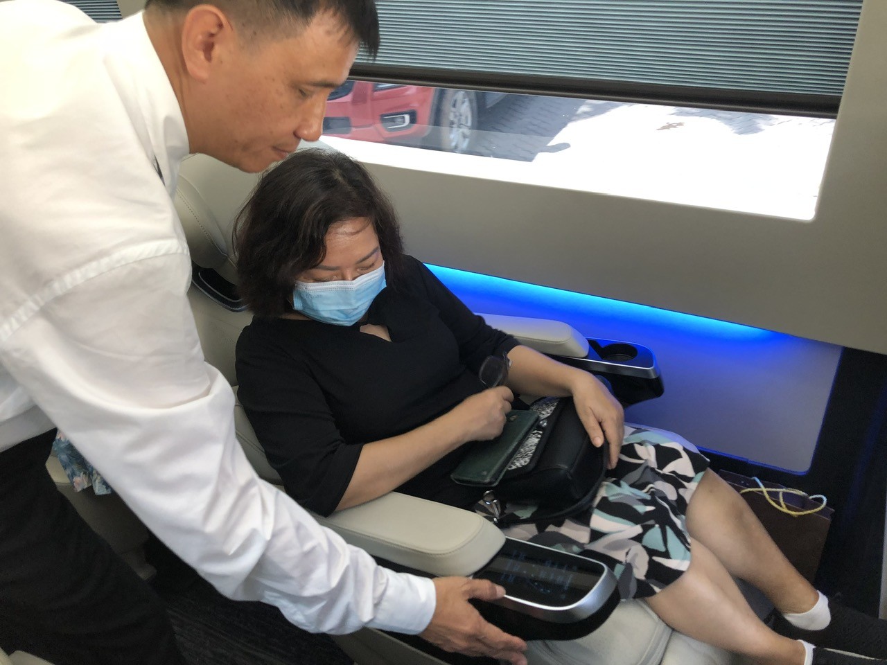 Hình ảnh minh họa các đơn vị vận tải hành khách đầu tư vào chất lượng phương tiện và dịch vụ.