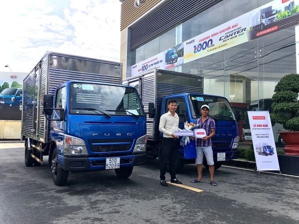 alt Thaco Thủ Đức bàn giao lô 02 xe tải Mitsubishi Fuso của công ty Vận Tải Hải Nguyên