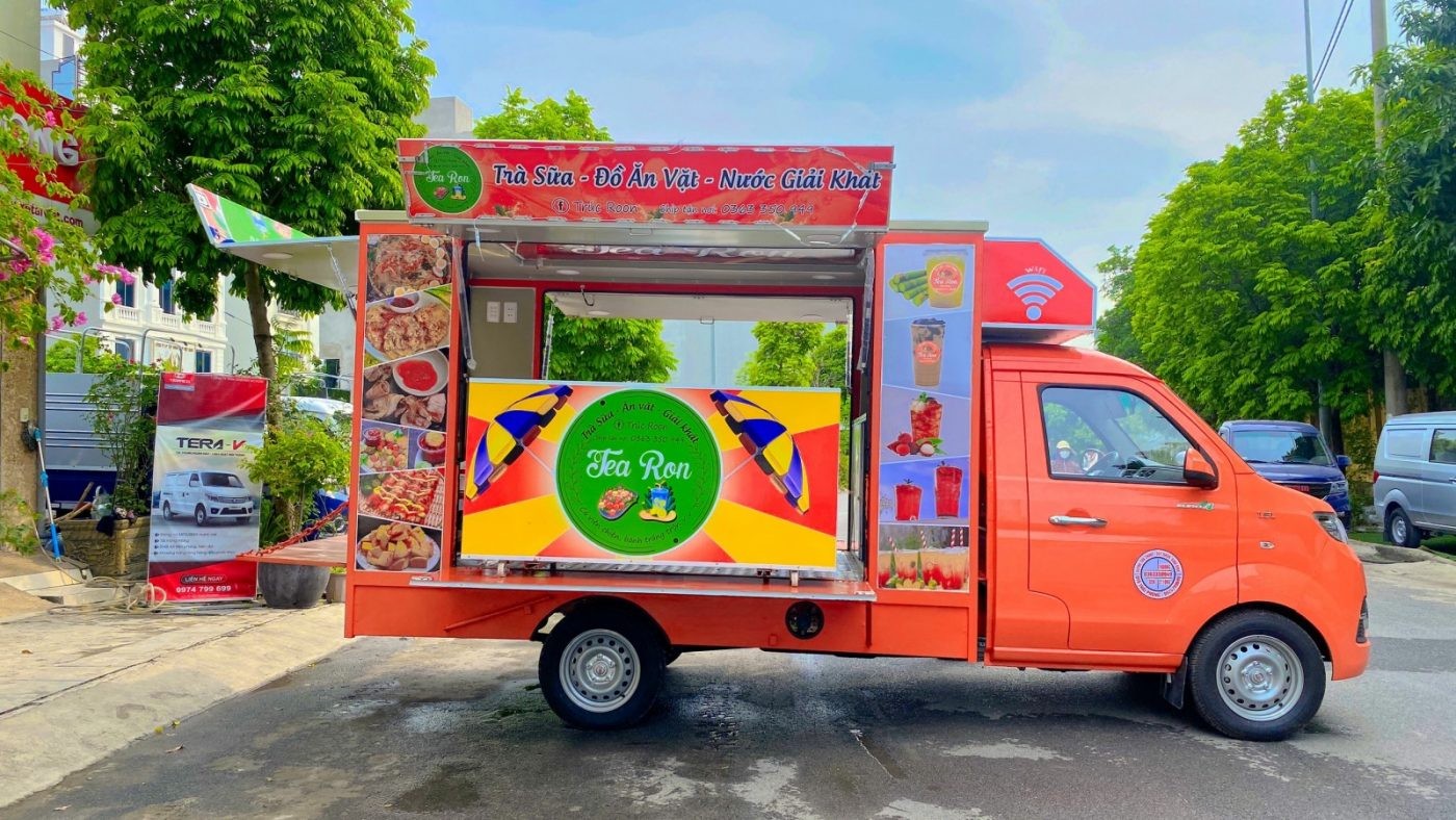 Food truck de thé au lait T30 accédant facilement aux lieux fréquentés.