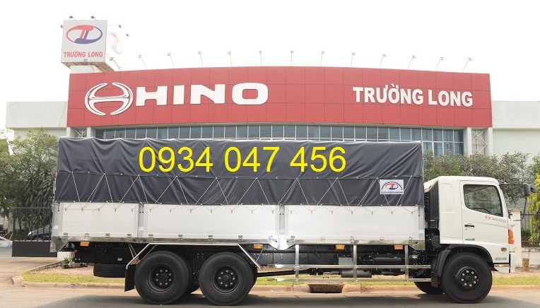 Bên hông thùng xe tải Hino 3 chân bửng nhôm chắc chắn