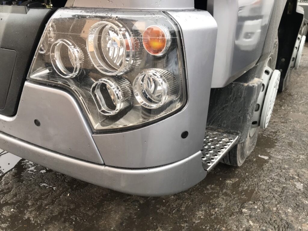 Koplampen van de Howo 4-assige vrachtwagen met A7-cabine uit 2020