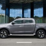 Thân xe Mazda BT-50 khá ấn tượng với các đường nét thiết kế dứt khoát, góc cạnh