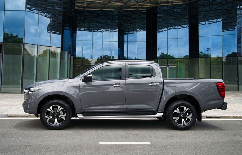 Thân xe Mazda BT-50 khá ấn tượng với các đường nét thiết kế dứt khoát, góc cạnh