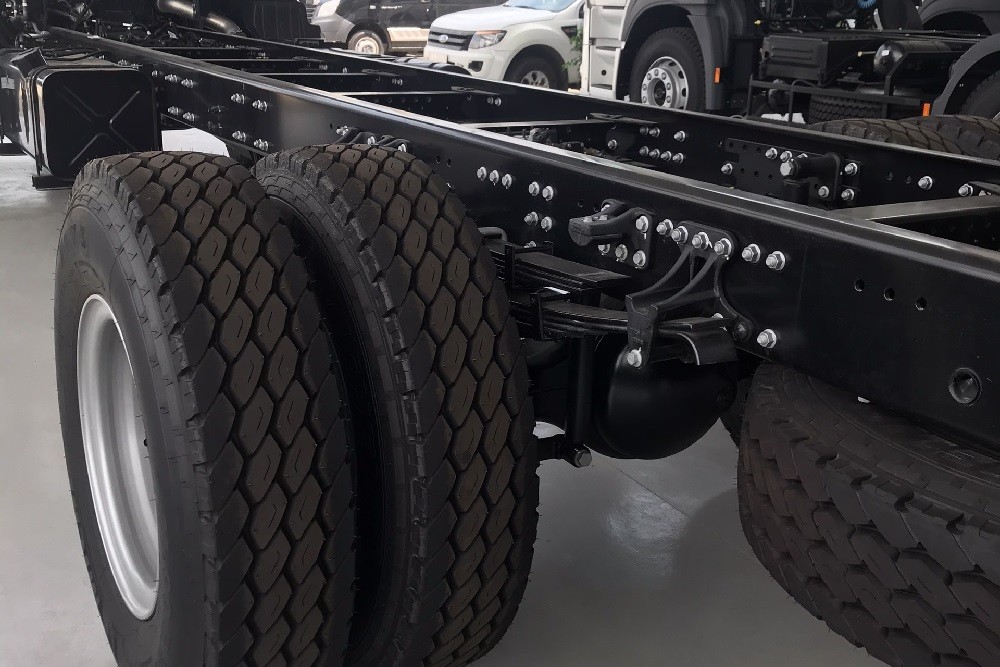 Croner truck rear suspension system