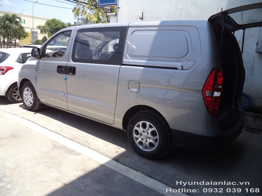 Đèn hậu xe Hyundai Starex bán tải 2016 thiết kế dễ quan sát và an toàn